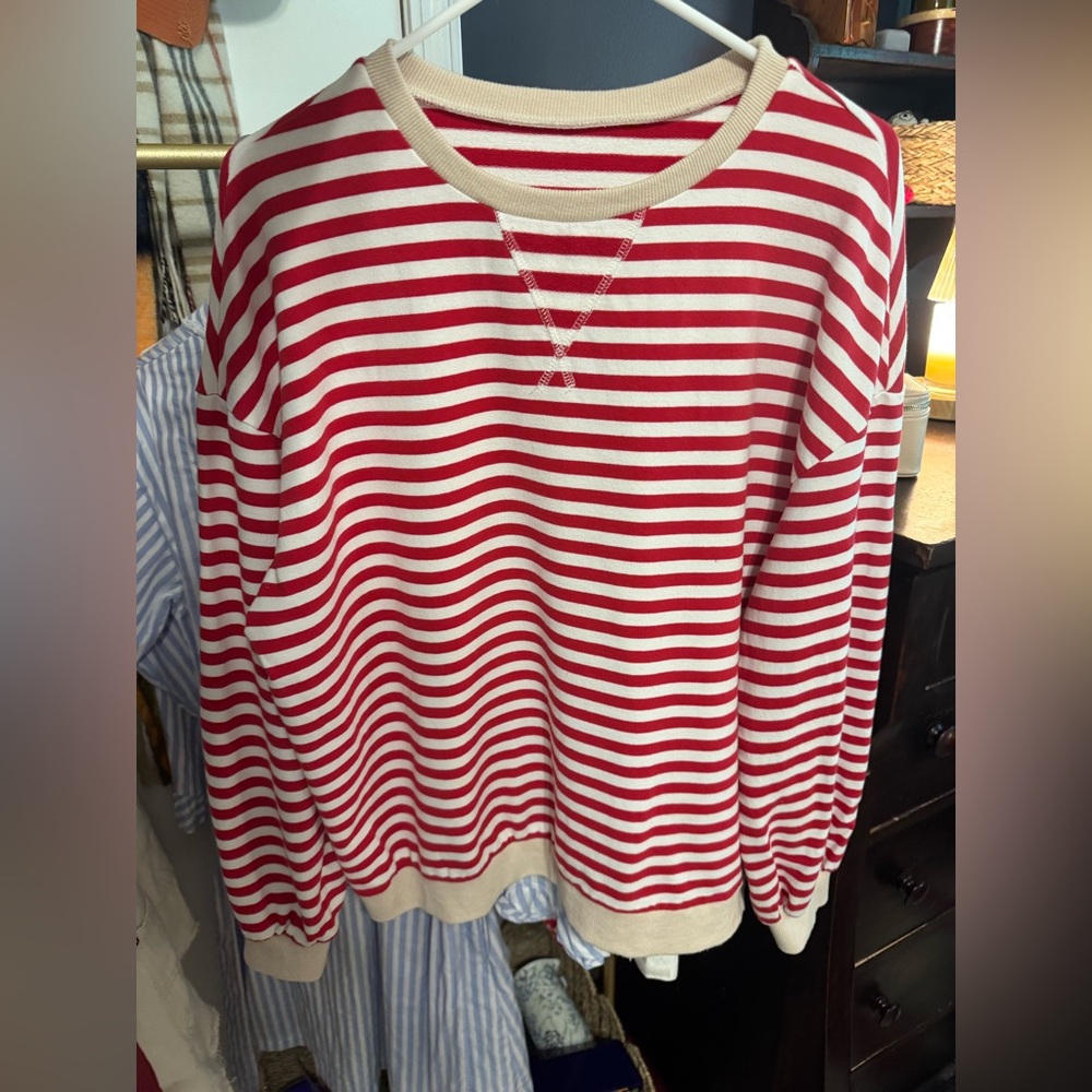 Oversized striped sweatshirt